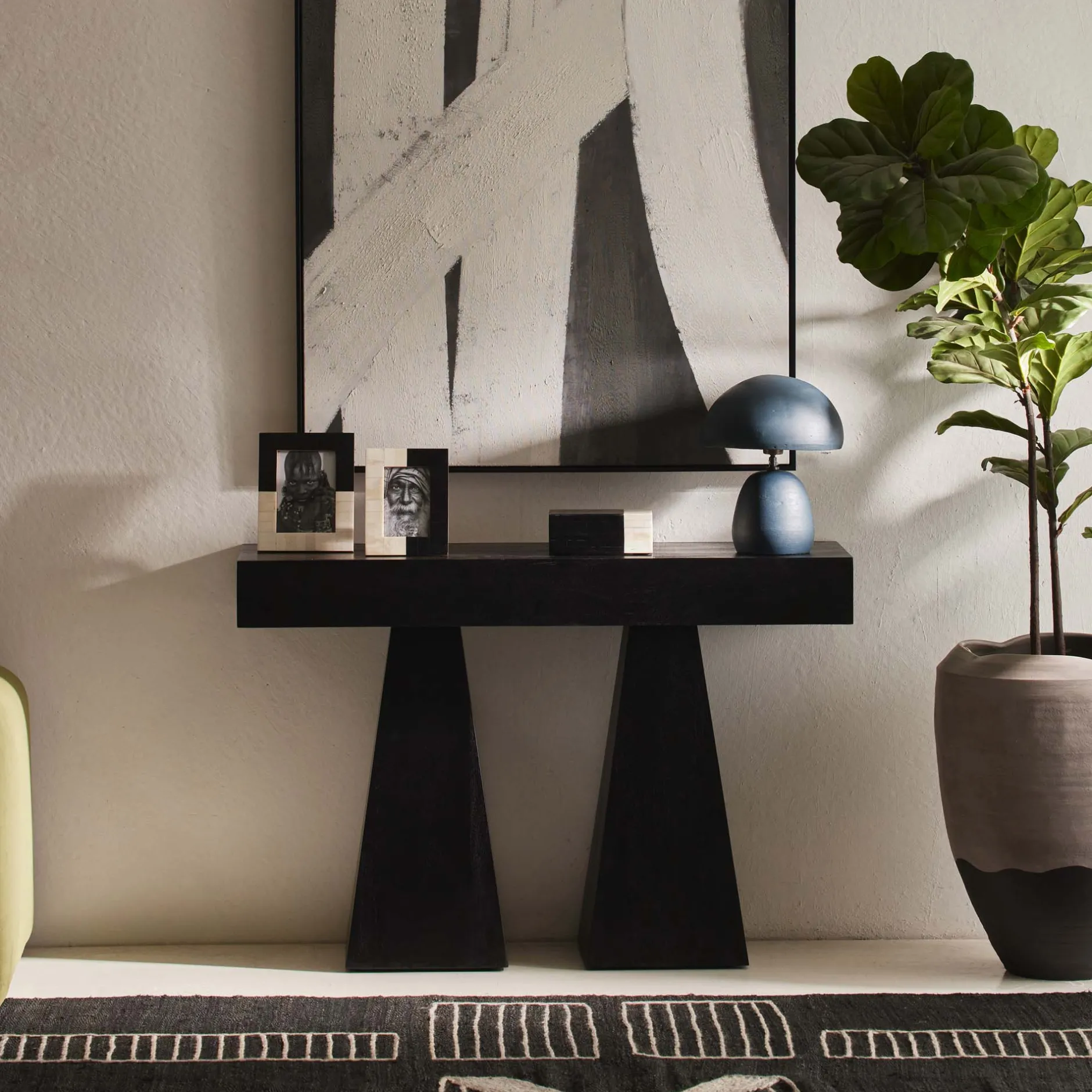 Discount Horgans Arte Console Black