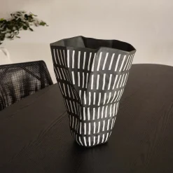 Best Horgans Emi Vase Black & White