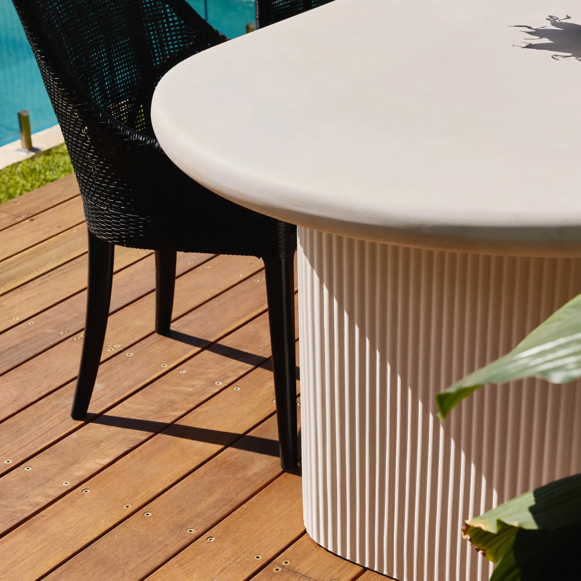 Fashion Horgans Hera Oval Outdoor Dining Table White